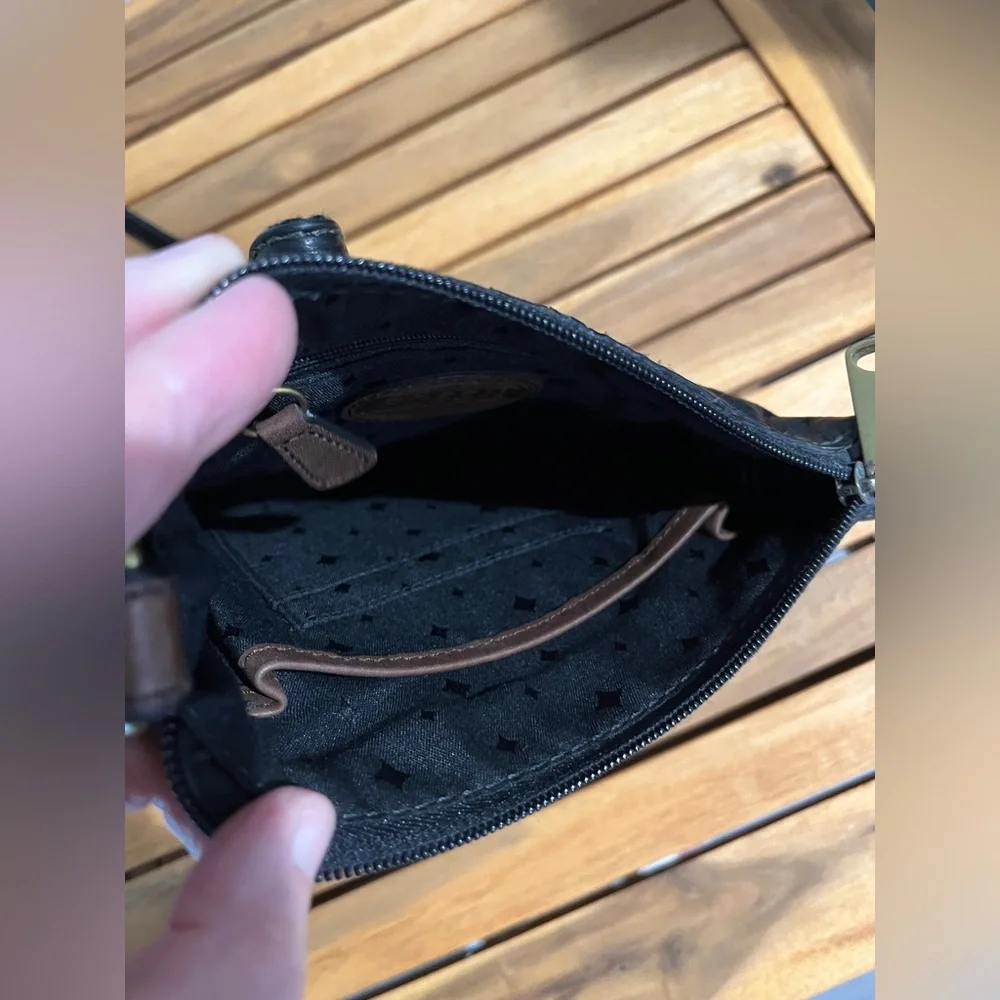 🖤FOSSIL leather crossbody bag black with brass hardware 🖤 - Picture 8 of 16